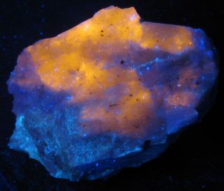 Fluorescent HACKMANITE (LW )   Davis Quarry   Bancroft , Ontario