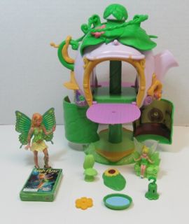 It comes with several accessories, a Tinker Bell figure, a little card