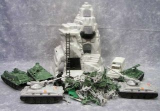 Huge Lot MPC Hilltop Alpha Toy Soldier Vehicle Fortress Playset USA