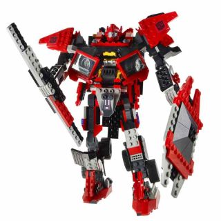 Use the same bricks to change SENTINEL PRIME into a robot or fire