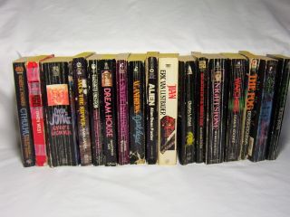 Lot of 17 Books/Novels  Horror Paranormal  Andrews, Koontz, Etchison