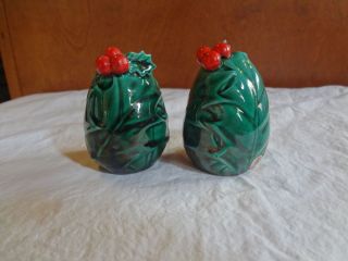 Lefton Green Holly Berry Salt n pepper Shakers Pretty China