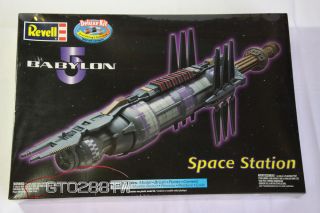 Babylon 5 Space Station in TV Shows Deluxe Kit by Revell in 1999