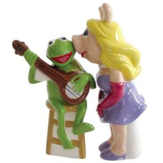 The Muppet Show Miss Piggy Kissing Kermit Frog SALT PEPPER SHAKERS SET