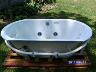 Jacuzzi Hot Tub White Model EE75 DUET7242F0