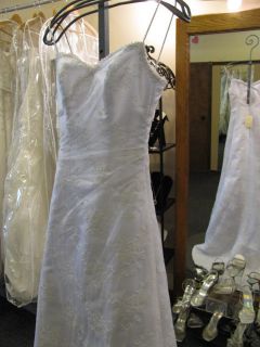 Wedding Gown Maggie Sottero JAMIE white Lace size 8 sweetheart v back