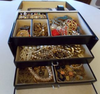 109 Pieces Costume Jewelry,Trunk, Some Signed,18 Rings,Wear,Repair