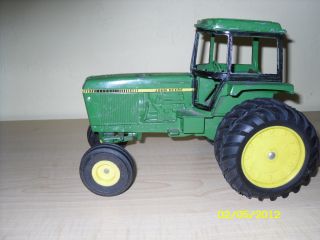 John Deere Ertl Toy Tractor w Dual Wheels 4840