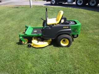 USED JOHN DEERE 2011 Z225 WITH 42 INCH DECK AND 104 HOURS LOCAL PICKUP