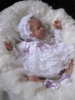 BEAUTIFUL BABY GIRLS 3PCE LACEY WHITE OUTFIT WILL FIT A NEWBORN REBORN