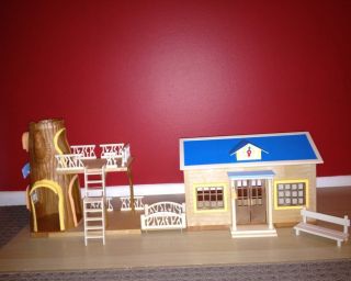 Sylvanian Families Calico Critters School and Library