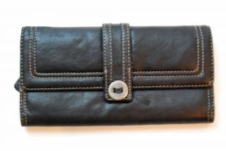 Kenneth Cole Reaction Black Leather Womens Trifold Wallet