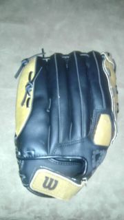 Wilson A360 Softball Baseball Glove Very Nice Condition