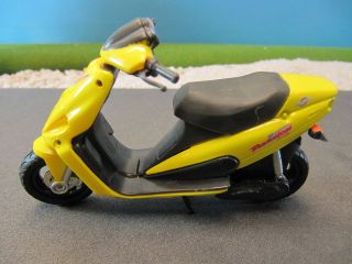 Maisto Diecast Malaguti Phantom Scooter Motor Bike Motorcycle 39312 1
