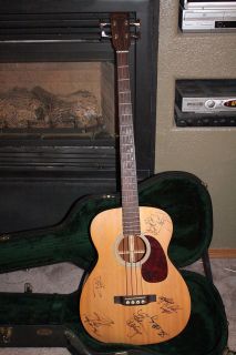 MARTIN BASS ACOUSTIC B1E SERIAL# 732785 4 STRING GUITAR VINTAGE SIGNED