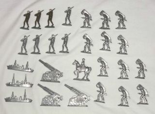Mixed lot of 27 Recast Lead Figures   Soldiers, Indians, Cannons