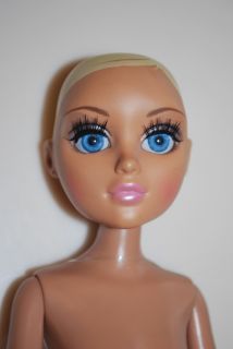 Moxie Teenz Melrose Fashion Doll Blond Blue Glass Eyes 13 Poseable