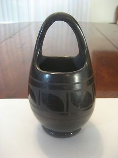 Fine Vintage Santo Domingo Pueblo Blackware Pot Vase