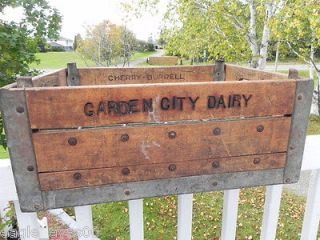 Antique GARDEN CITY DAIRY Wood & Metal Milk Crate for 24 HALF PINT