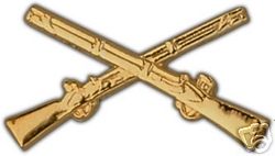 ARMY INFANTRY CROSSED RIFLES MILITARY GOLD HAT PIN