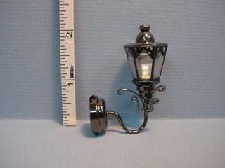 Battery Operated Light   Black Coach Lamp W9SNB Dollhouse Miniatures