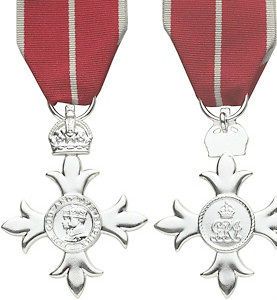 FULL SIZE MEMBER OF THE BRITISH EMPIRE MBE MEDAL COPY   LOOSE OR COURT
