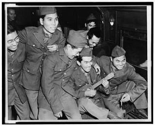 Photo1943 Camp Shelby Japanes e Americans Ha waiian ukulele