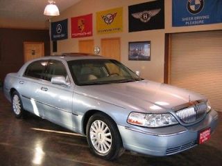 TOWN CAR SIGNATURE HEATED LEATHER MOONROOF CLEAN CARFAX BUY $10,000