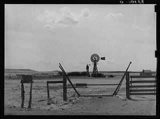 Photo Cattle guard,windmill near Marfa,Texas