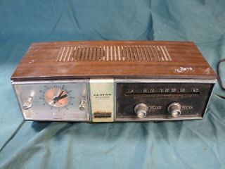 Vintage LLoyds Solid State AM Radio Alarm Clock Works