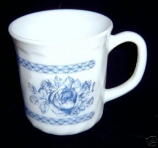 Arcopal New Honorine Blue Floral Urn Toile Mug