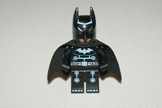 LEGO SUPER HEROES (BATMAN in ELECTRO SUIT with CAPE) minifig