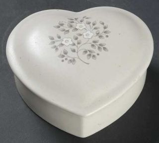 Pfaltzgraff Heirloom Heart Shape Box with Lid, Fine China Dinnerware   Gray&Whit